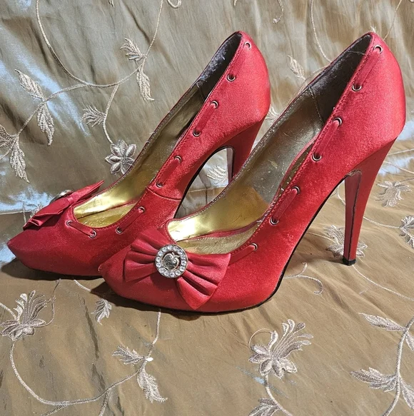 Apple Bottoms Elegant Red Satin Women's Heels - Picture 2 of 8